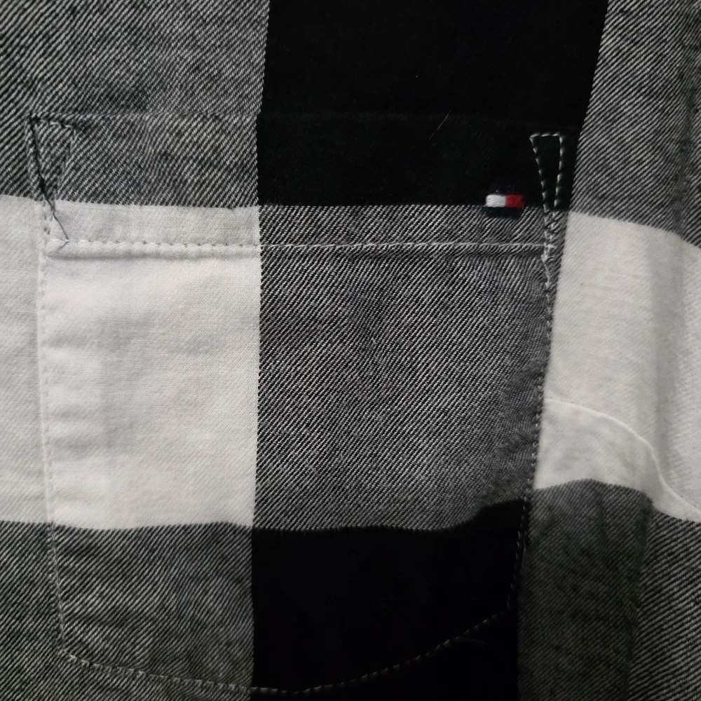 Tommy Hilfiger Black And White Plaid Top Size Medium - Picture 6 of 11